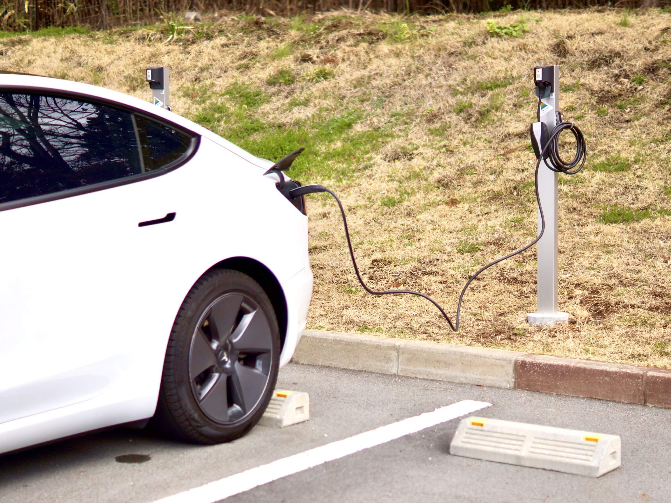 電気自動車　充電コンセント付き駐車場のご案内